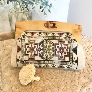 Vintage La Regale Handmade Needlepoint/Wooden Purse UNIQUE